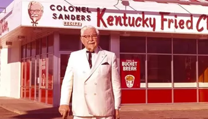 Cine este colonelul Harland Sanders?